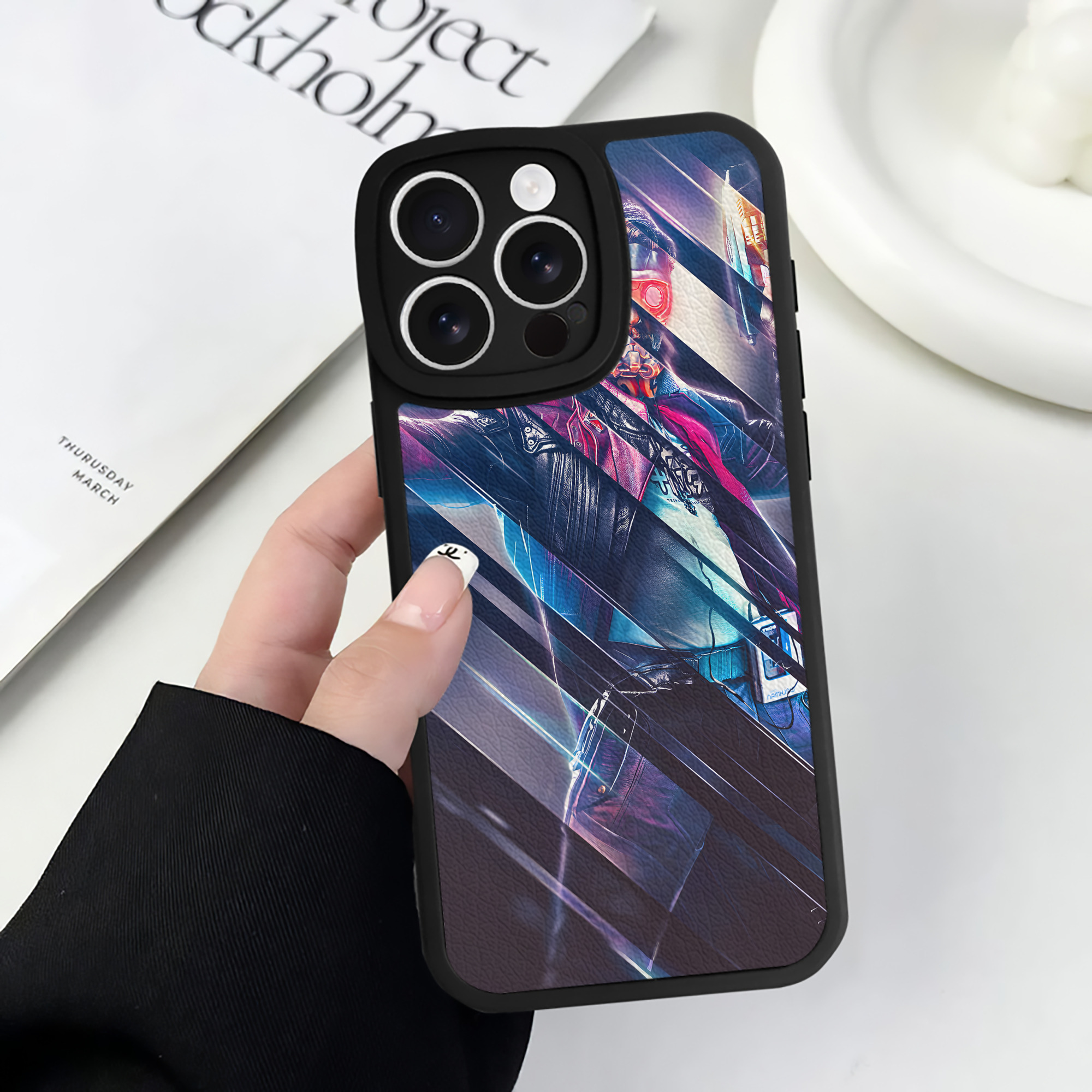 （画像用） アベンジャーズ The Avengers 【iPhone 16シリーズ対応】シリコンスマホケース（レザー調） 材質：シリコン